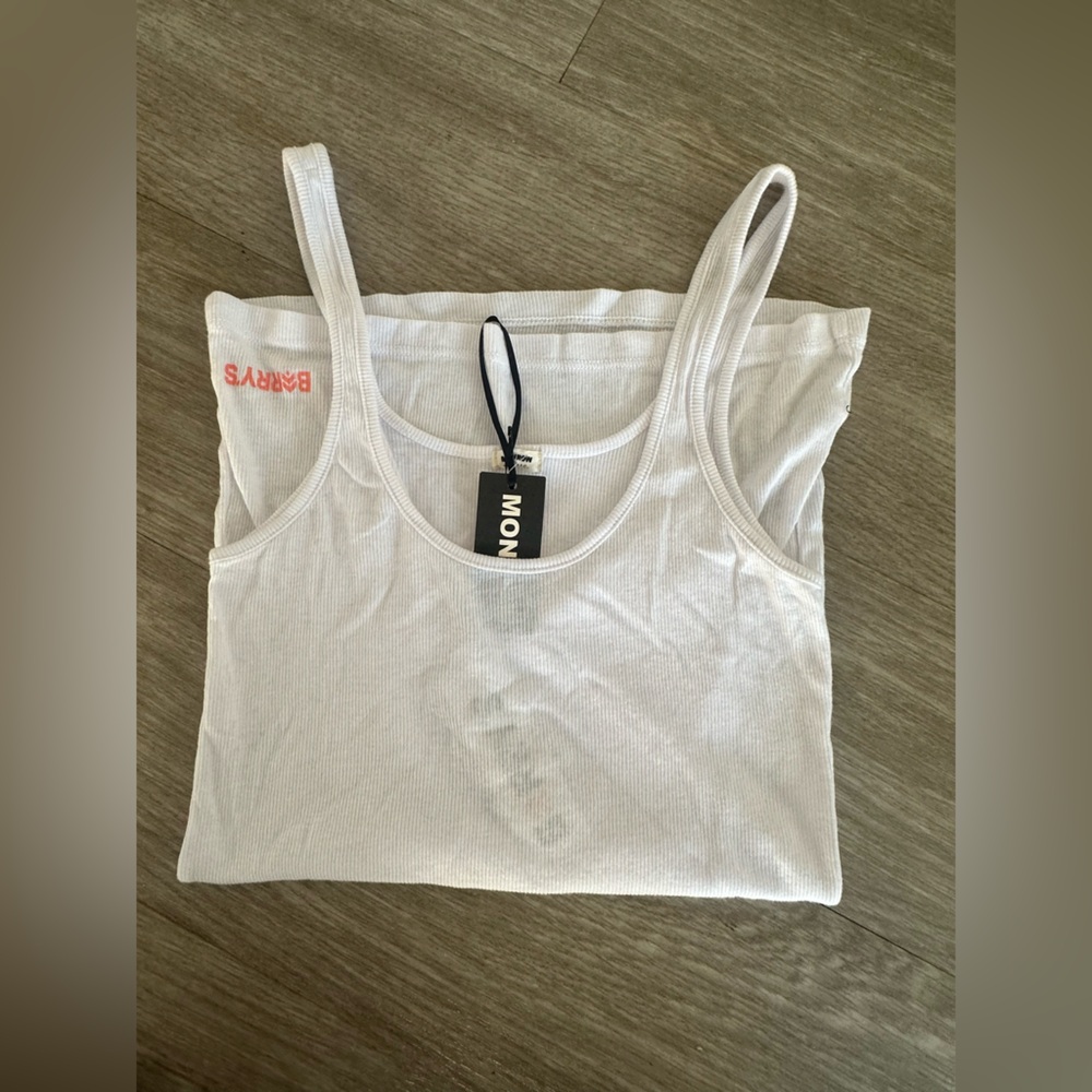 MONROW— Ribbed Tank Top - Picture 2 of 4